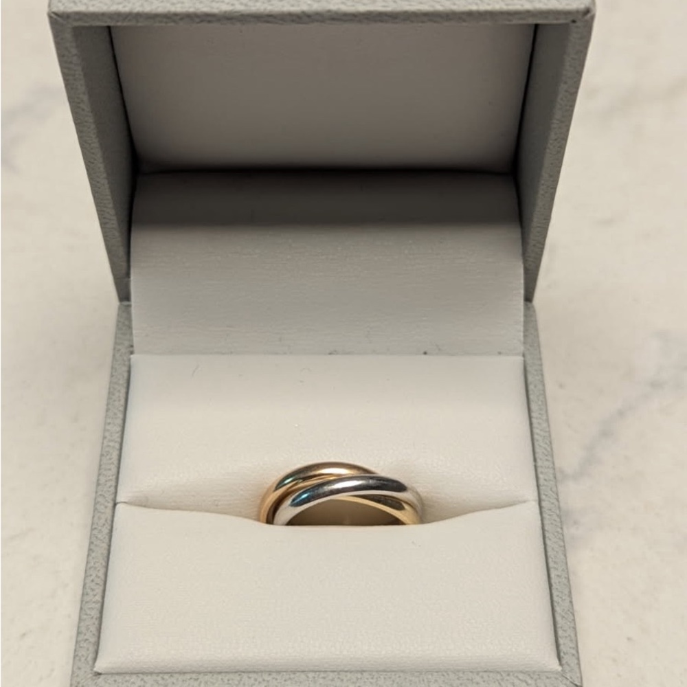 Elegant Tri-Color Gold Rolling Ring